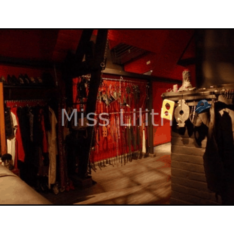 donjon avec accessoires bdsm