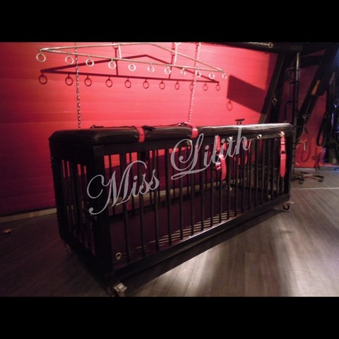 cage table miss lilith donjon